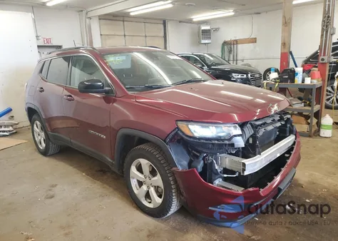 2022 Jeep Compass Latitude из США, поврежденный, VIN 3C4NJDBBXNT183880